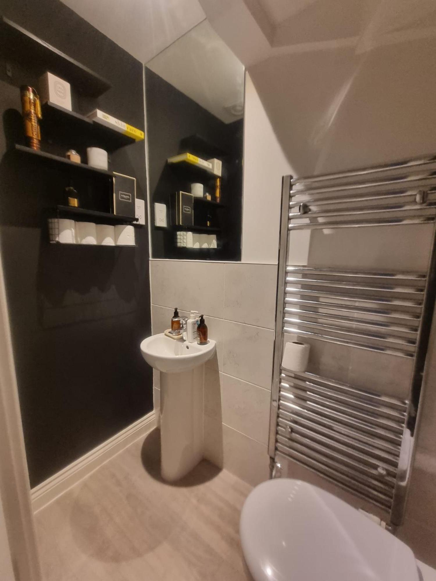 Bromley Common- Double Bedroom With En-Suite With Private Lounge In Shared Town House מראה חיצוני תמונה